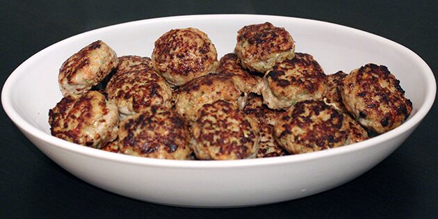Skønne og saftige frikadeller proppet med grøntsager som squash og gulerødder.