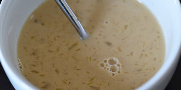 Der er også appelsinsaft i dressingen.