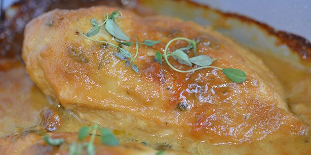 Helt tæt på et kyllingebryst.