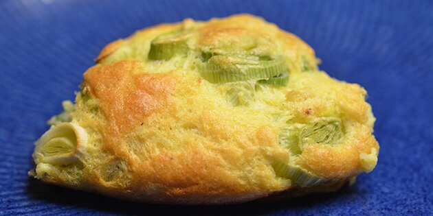 Servér f.eks. med en god salat eller skinke eller bacon, hvis du ikke kan undvære kød.