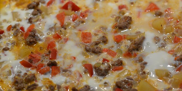 Inden der kommer ost på, kan man bedre se oksekødet og grøntsagerne.