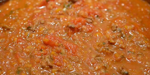 Grøntsagerne er godt gemt i kødsovsen, så børnene ikke lægger så meget mærke til dem.