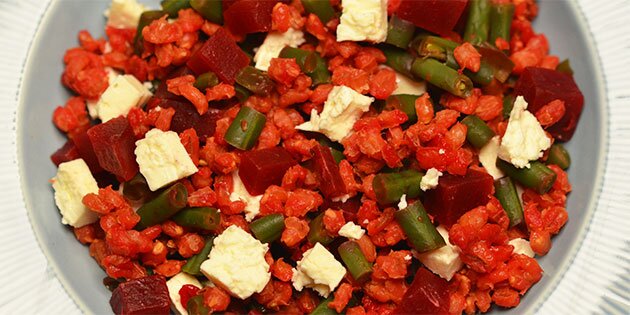 Perlebyggen får også en flot rød farve fra rødbederne.