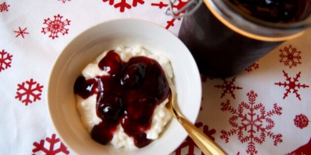 Kirsebærsovs og ris a la mande hører sig julen til