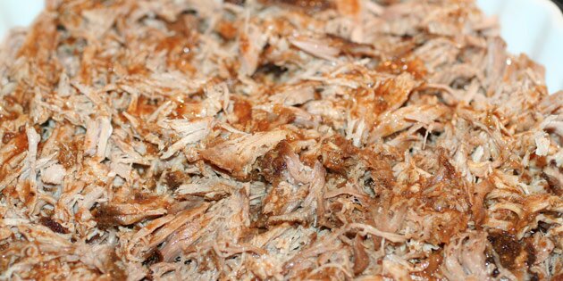 Et fad med pulled pork.