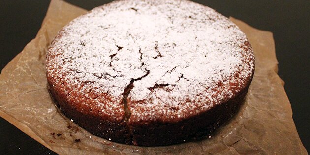 Lækker chokoladekage med hvid chokolade.