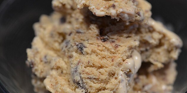 En portion kaffeis serveret som dessert