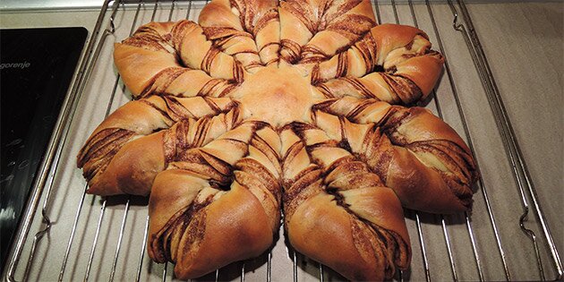 Lækker nybagt kanelstjernekage