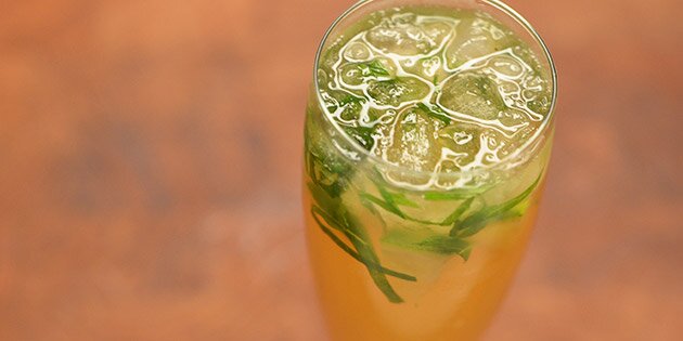 Smagen leder tankerne hen på en klassisk mojito.