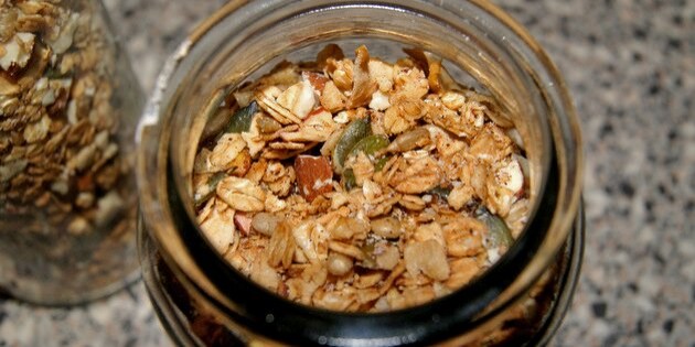 Müslien smager lækkert af kanel, æble og honning.