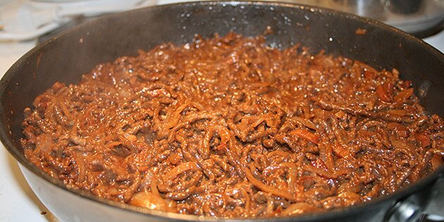 En ordentlig omgang millionbøf står og simrer