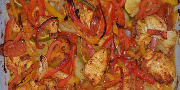 Kød og grøntsager får både farve og smag fra de lækre krydderier.