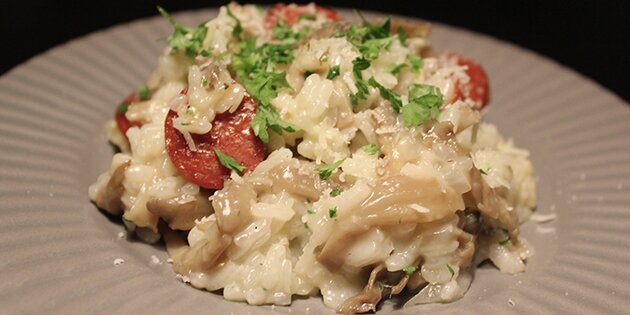 Cremet risotto med svampe, persille og parmesan.