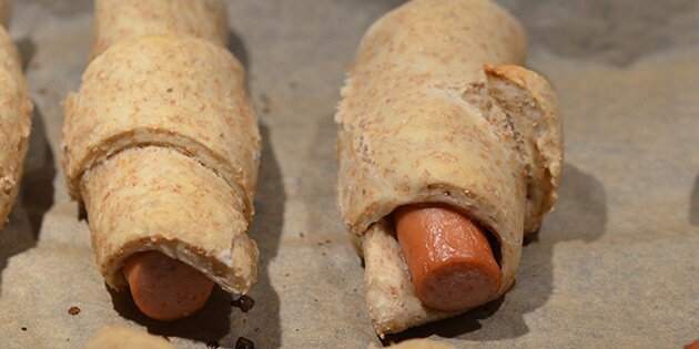 Selvom der er masser af fuldkornsmel i, er dejen stadig luftig.