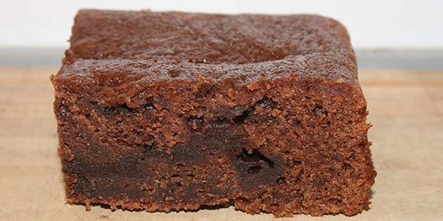 Der er en hel bradepande fyldt med kage