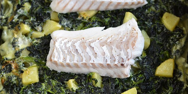 Helt tæt på et stykke torsk.