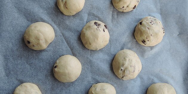 De dejlige chokoladeboller er klar til at komme i ovnen