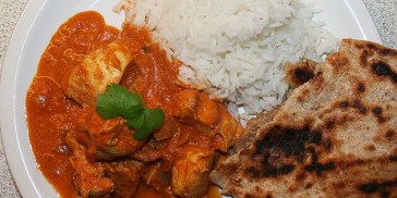 Cremet indisk gryderet med marineret saftig kylling og ris
