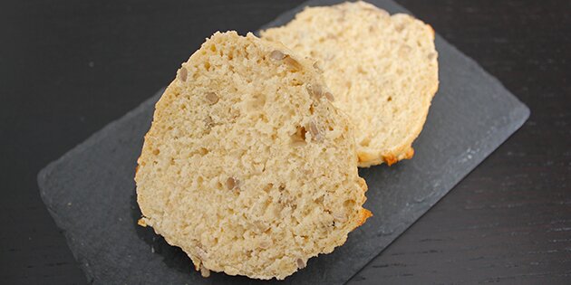 Luftige boller med et dejligt bid, da de er fyldt med solsikkekerner.