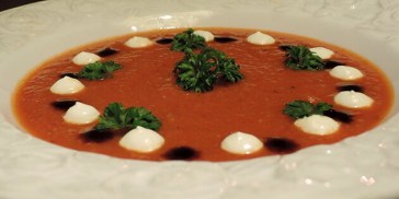 Lækker gazpacho lavet på dåsetomater