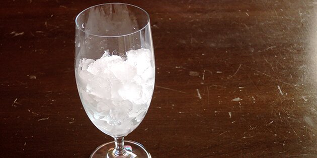 Husk at fylde godt op med knust is