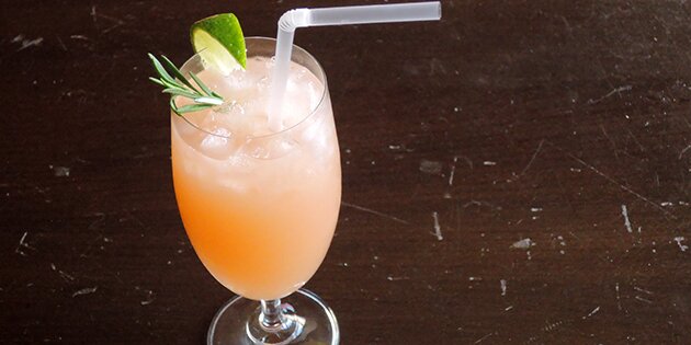 Husk at bruge en god vodka og helt friskpresset limejuice