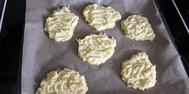 Klatter af revet kartoffel og løg bliver til lækre rösti.