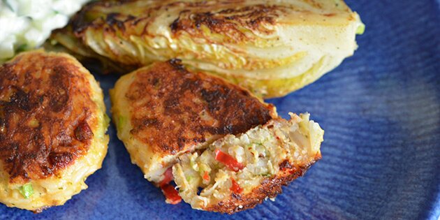 Her kan man bedre se risene, forårsløg og chili, som giver det japanske twist.