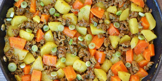 Hele retten tilberedes i én pande.