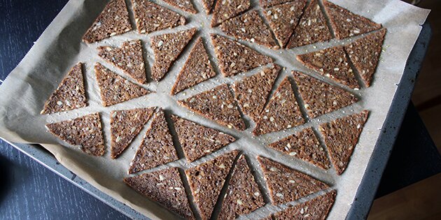 Med den her nemme opskrift, kan man let lave sundere snacks i ovnen.