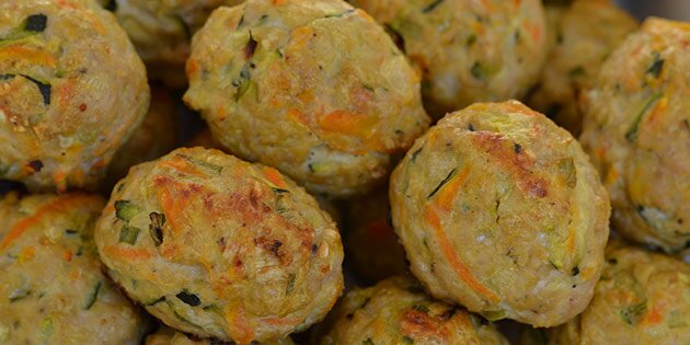 Helt tæt på frikadellerne.