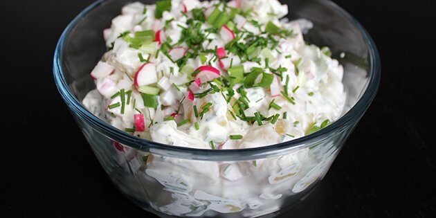 Kartoffelsalat med en mild dressing, som alle helt sikkert vil kunne lide.