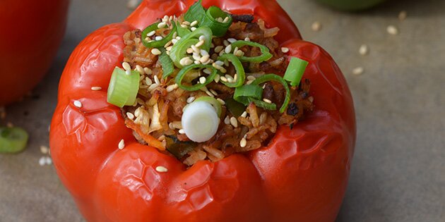 Peberfrugterne bliver bagt i ovnen