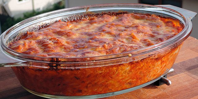 Blandingen af tomat, pasta, bacon og ost er helt perfekt