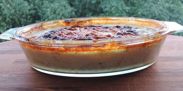 Dejlige flødekartofler i fad der lige er kommet ud af ovnen