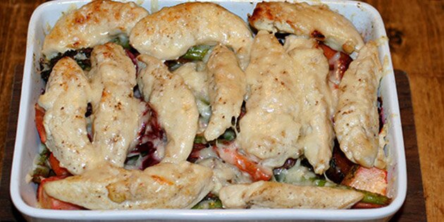 Det er altid en fornøjelse at spise en omgang saftig kylling med rodfrugter til. Mums!