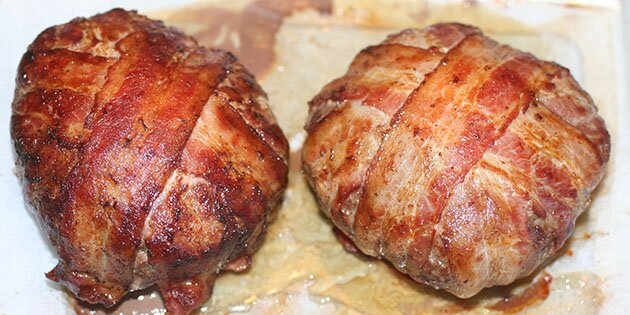 Sprødt bacon udenpå og en dejlig overraskelse i form af smeltet ost indeni.