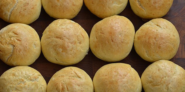 Spis de lune boller med lidt smør på