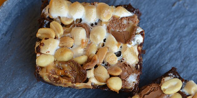 Intens brownie, der smager meget af chokolade og har en skøn konsistens