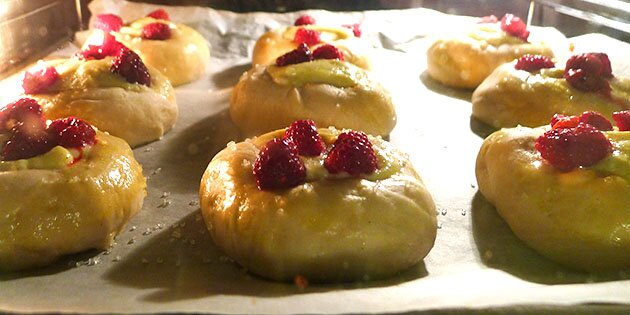 Så er de herlige boller i ovnen