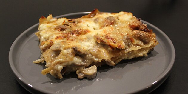 Skøn lasagne med champignon, fløde og ost. 