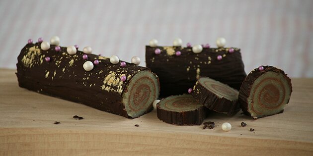 Den kaldes også marcipanbrød, og den kan pyntes med hvad som helst