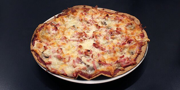 Sprød og lækker pizza, der ikke tager mange minutter at lave.