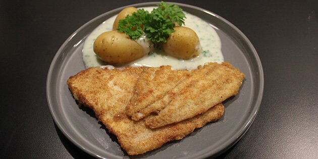 Fiskefilet med kartofler og persillesovs præcis som vor mor lavede det.