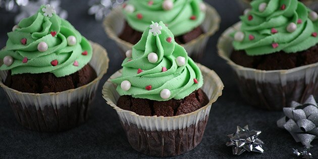 Skønne julemuffins med chokolade og smørcreme med pebermynte