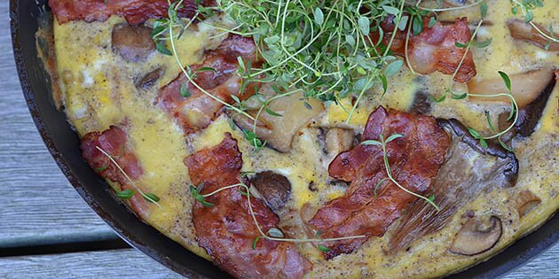 Her serveret med frisk timian på toppen.