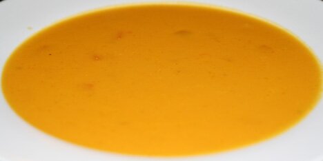 Eksotisk suppe med kokos og grøntsager.