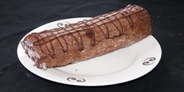 En herlig og ukompliceret roulade med banan og blåbær.