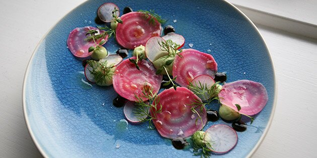 Kombinationen af radiser, avocado og balsamicoglace er virkelig lækker - lige noget for en vegetar