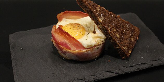 Bag hele din brunch sammen i en skål i ovnen – så bliver det ikke lettere!